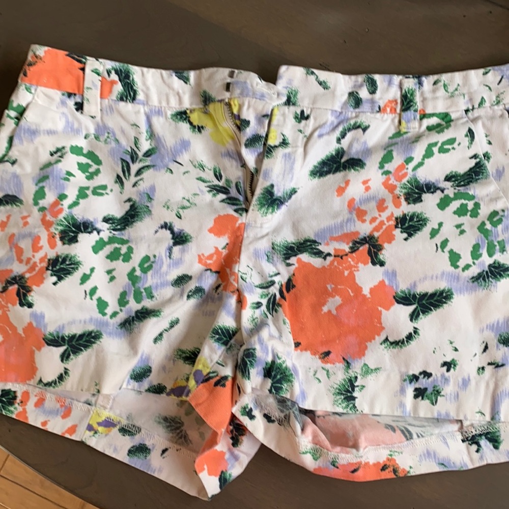 GAP floral print khaki shorts